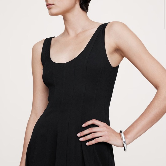 Banana Republic Crepe Scoop Neck Black Midi Dress Size 6 - Picture 2 of 9